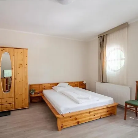 Medgyaszay Panzio Couette-café 3*